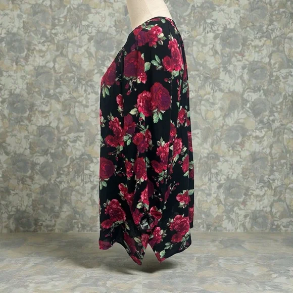 ** LIKE NEW** The Pioneer Woman Black and Red Floral Blouse - Picture 4 of 5